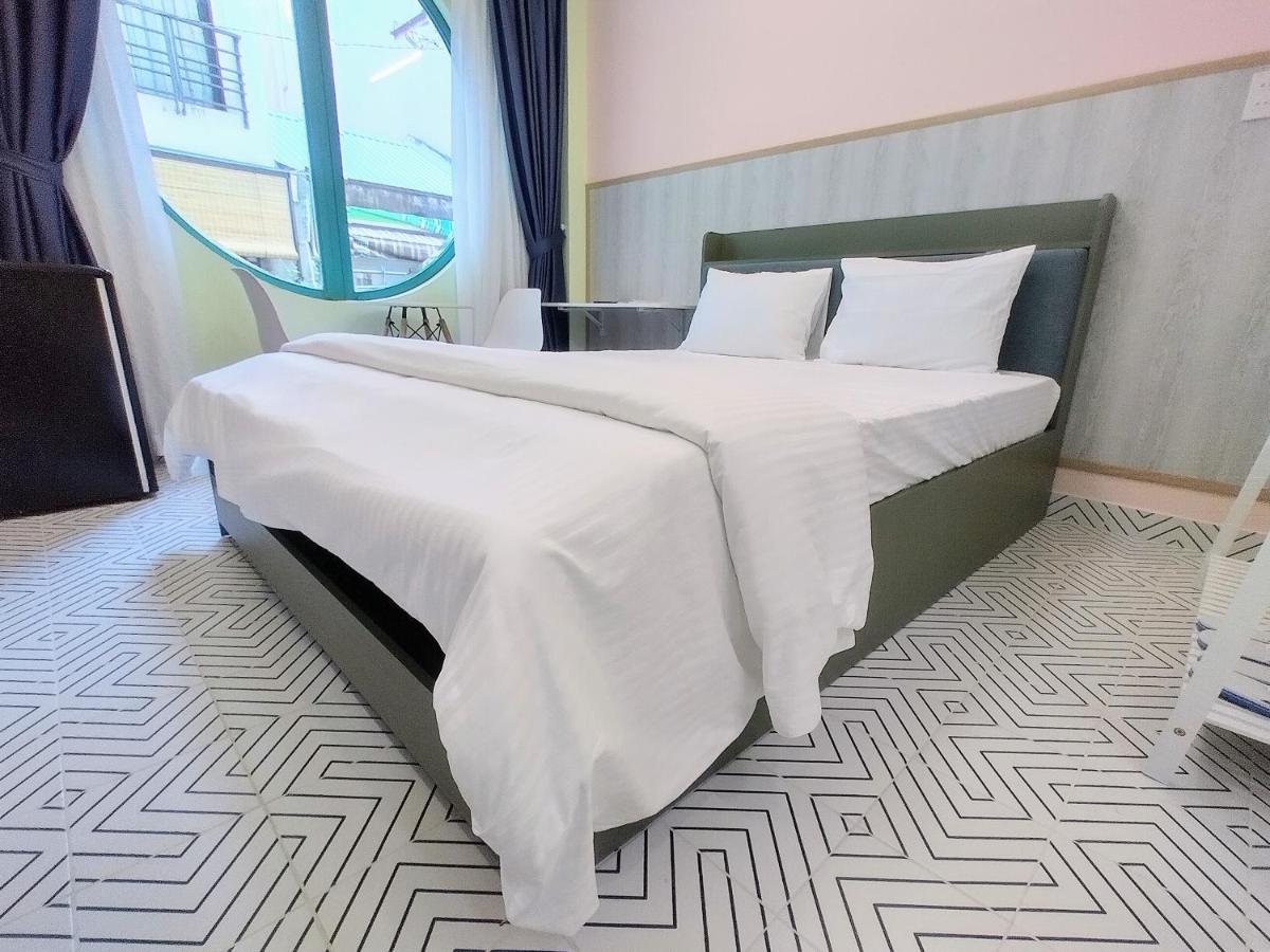 Cozrum Homes Delightful Corner Ho Chi Minh City Exterior photo