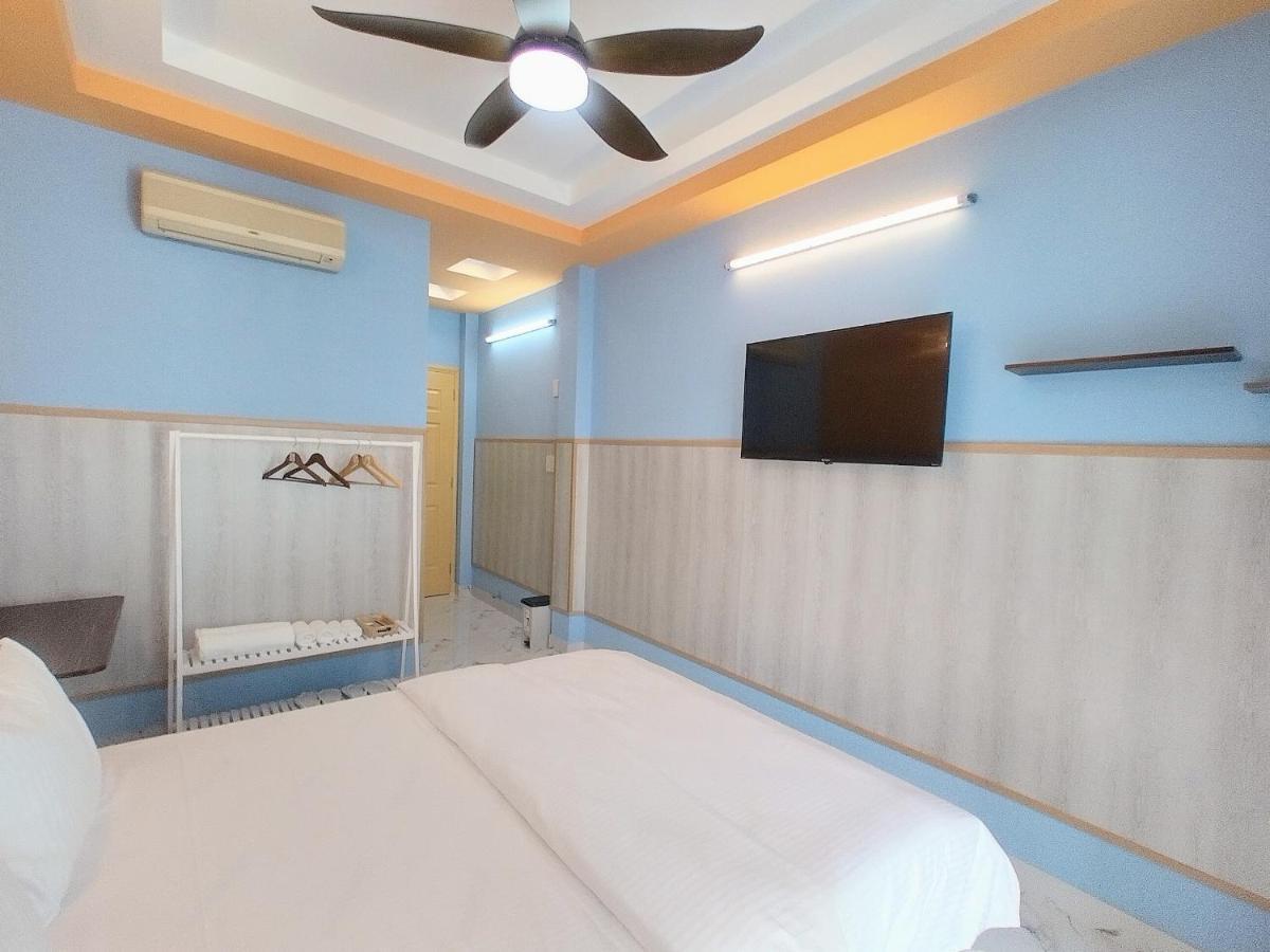 Cozrum Homes Delightful Corner Ho Chi Minh City Exterior photo